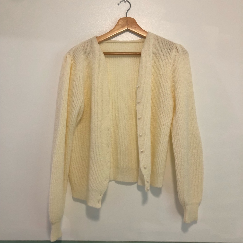 Vintage cream cardigan pearl like buttons